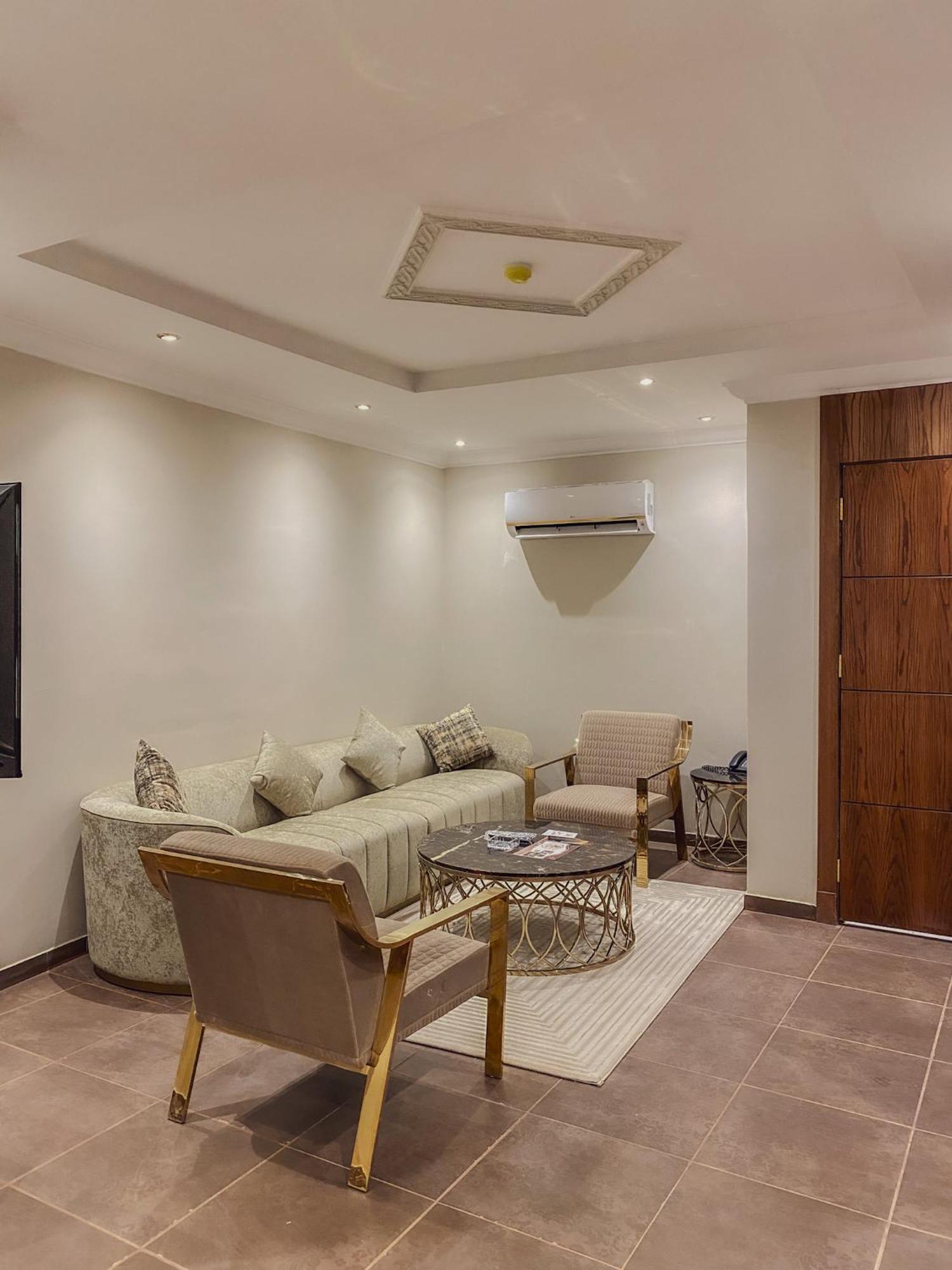 Comfort Inn AL TAAWON FAMILY ONLY Riyadh Eksteriør bilde