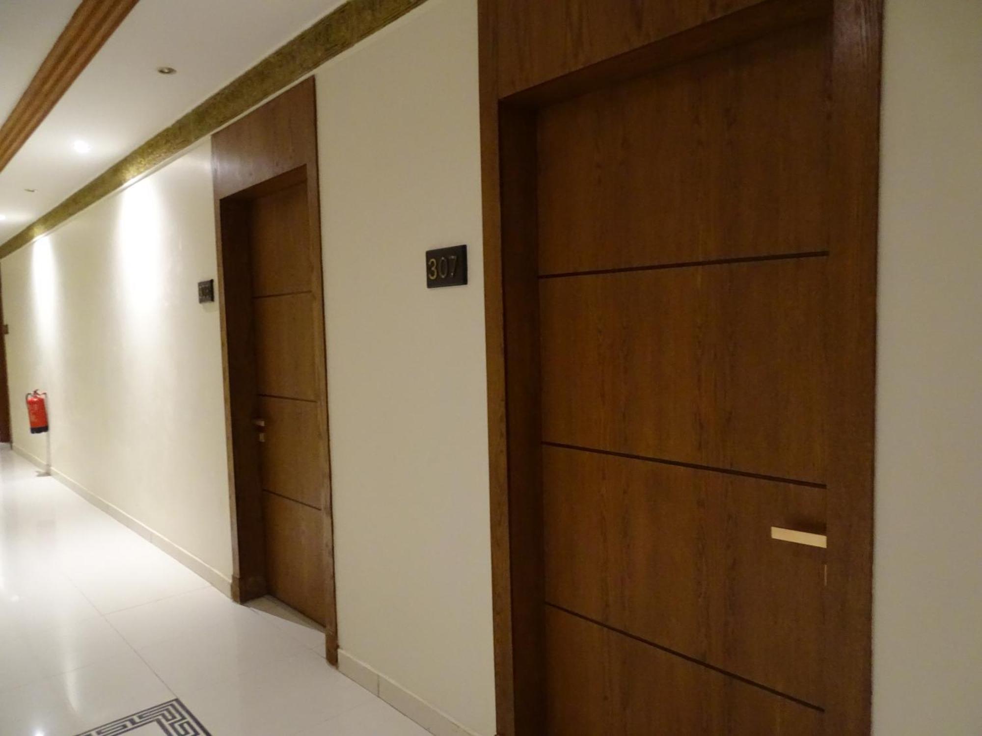 Comfort Inn AL TAAWON FAMILY ONLY Riyadh Eksteriør bilde